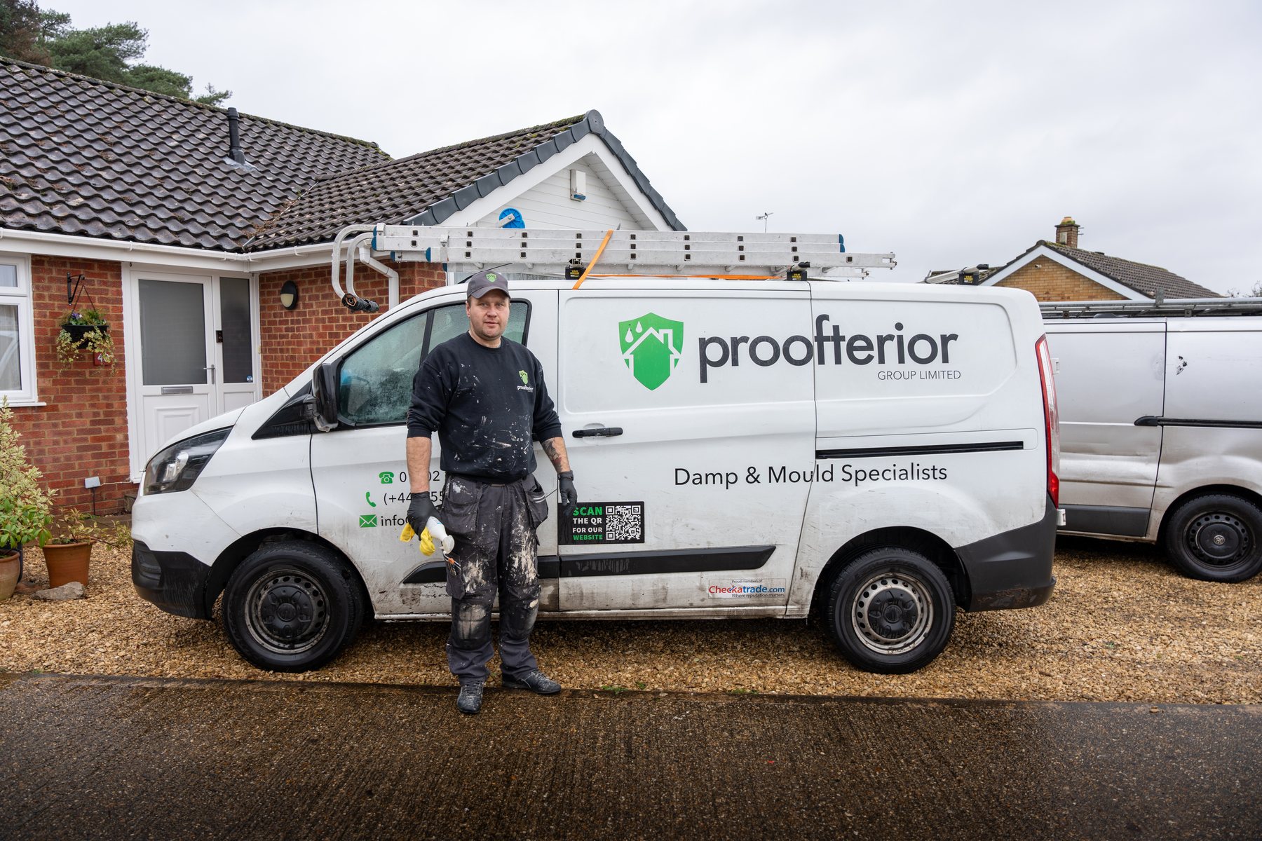 Surveyor arriving at a property for a pre-purchase damp inspection